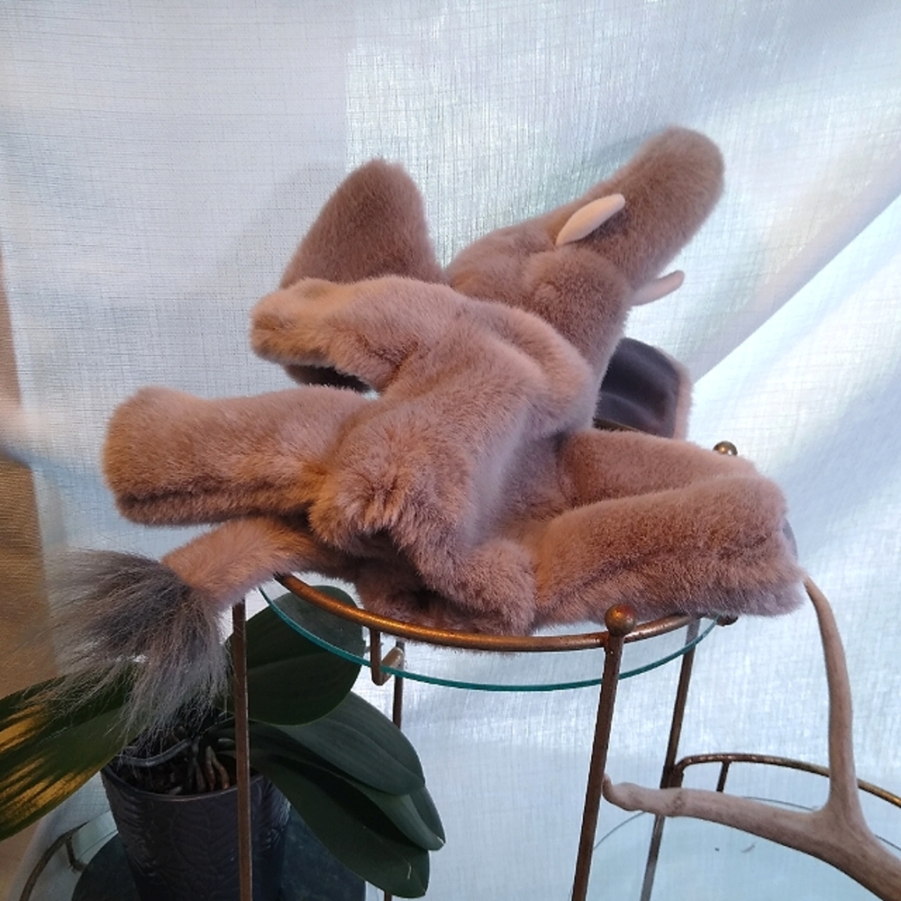 Fuzzy Elephant Puppet 🐘🩶 - Picture 5 of 5